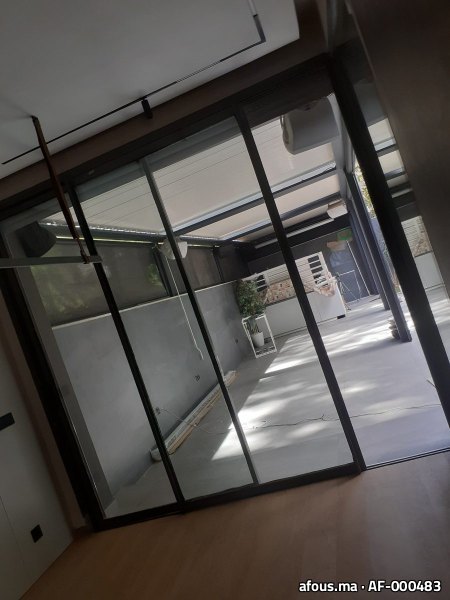 Cloison vitrée à cadre aluminium noir