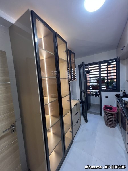 Meuble vitré rétro-éclairé et baie aluminium