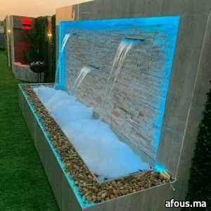 Fontaine murale en pierre éclairée — Nador