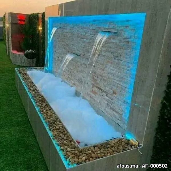 Fontaine murale en pierre à lames d'eau