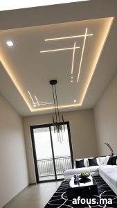 Séjour à faux plafond à lignes LED croisées et suspension — Casablanca