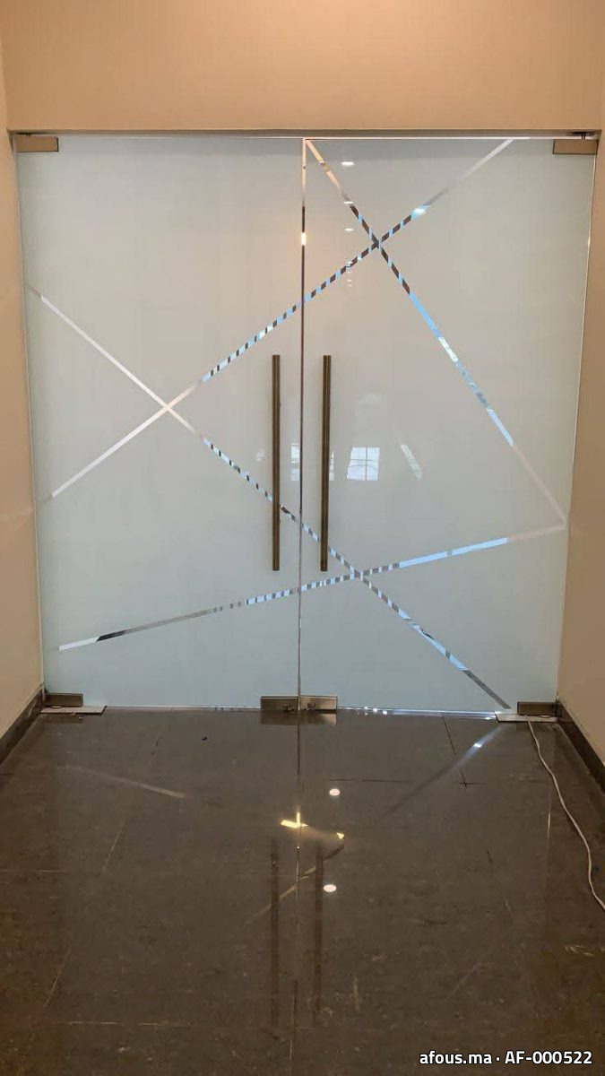 Double porte en verre securit dépoli à décor géométrique — Rabat