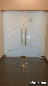Double porte en verre securit dépoli à décor géométrique — Rabat