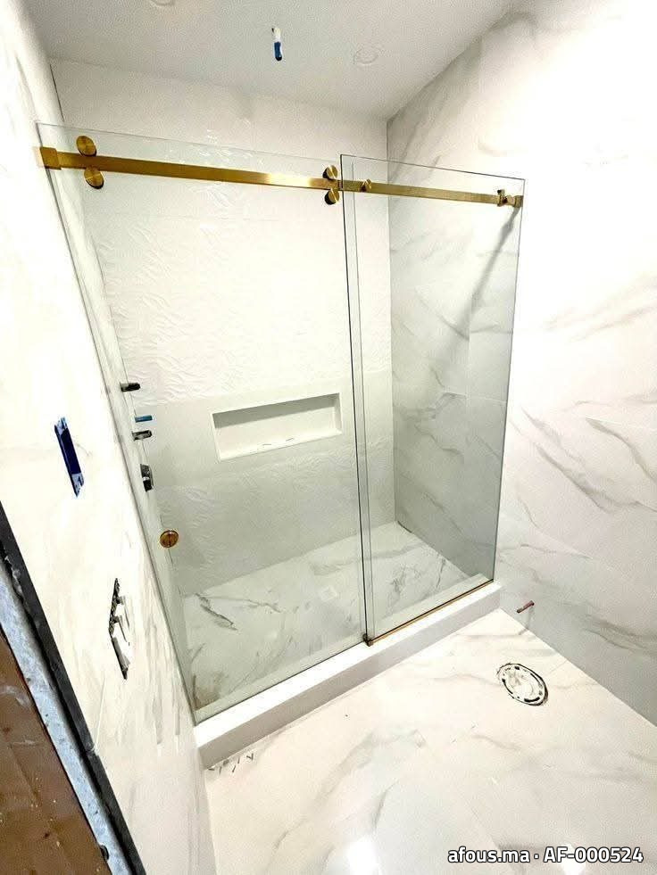 Cabine de douche à parois coulissantes et rail laiton doré — Rabat