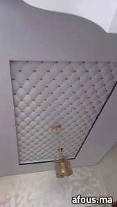 Faux plafond capitonné à boutons dorés — Kénitra