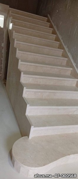 Escalier effet marbre beige à départ galbé