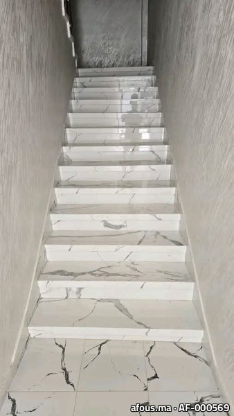 Escalier effet marbre blanc veiné