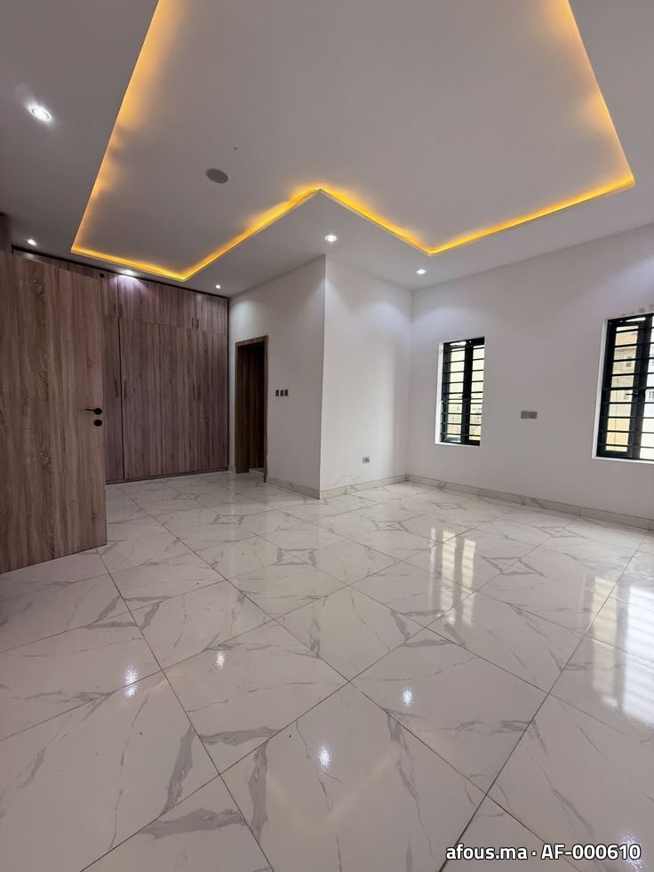 Séjour à faux plafond à gorge lumineuse LED — Casablanca