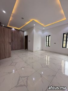 Séjour à faux plafond à gorge lumineuse LED — Casablanca
