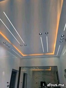 Faux plafond de salon à lignes lumineuses LED — Casablanca