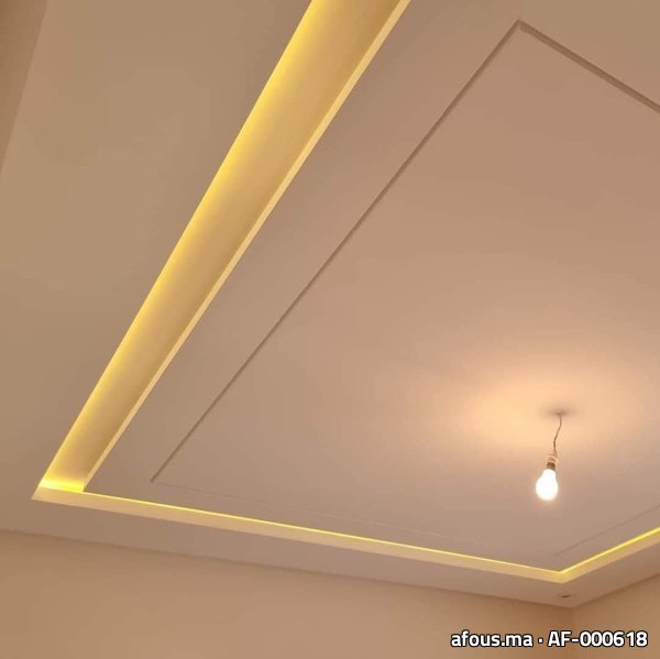 Faux plafond à gorge lumineuse dorée