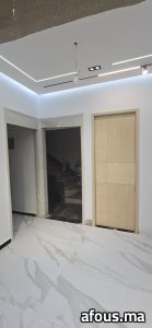 Faux plafond à cadre doré et plafonnier étoilé — Fkih Ben Salah