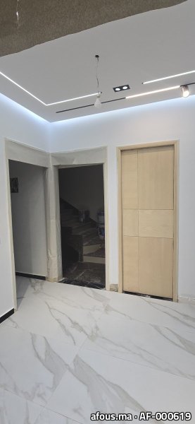 Faux plafond à cadre doré rétroéclairé