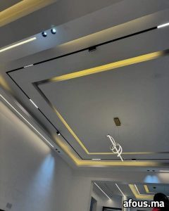 Faux plafond à cadre rétroéclairé et suspension à anneaux — Fkih Ben Salah