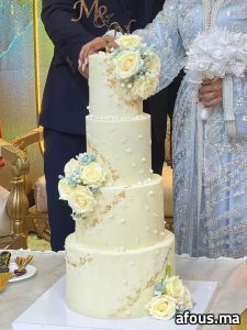 Wedding cake ivoire à quatre étages — Fès