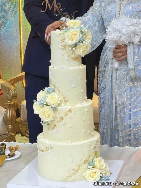 Wedding cake ivoire à quatre étages