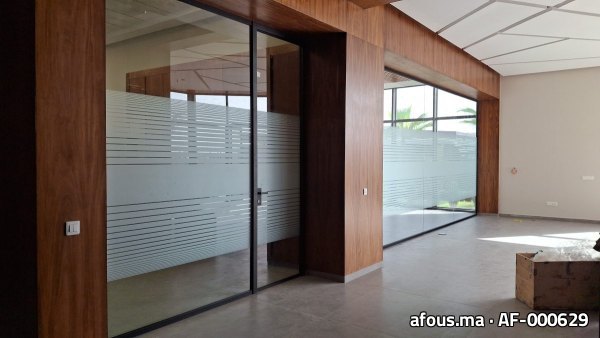 Cloison vitrée en verre dépoli
