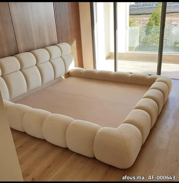 Banquette-lit en velours écru à gros capitons — Casablanca