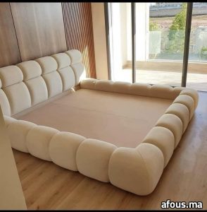 Banquette-lit en velours écru à gros capitons — Casablanca