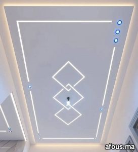 Faux plafond à lignes LED en losanges — Agadir