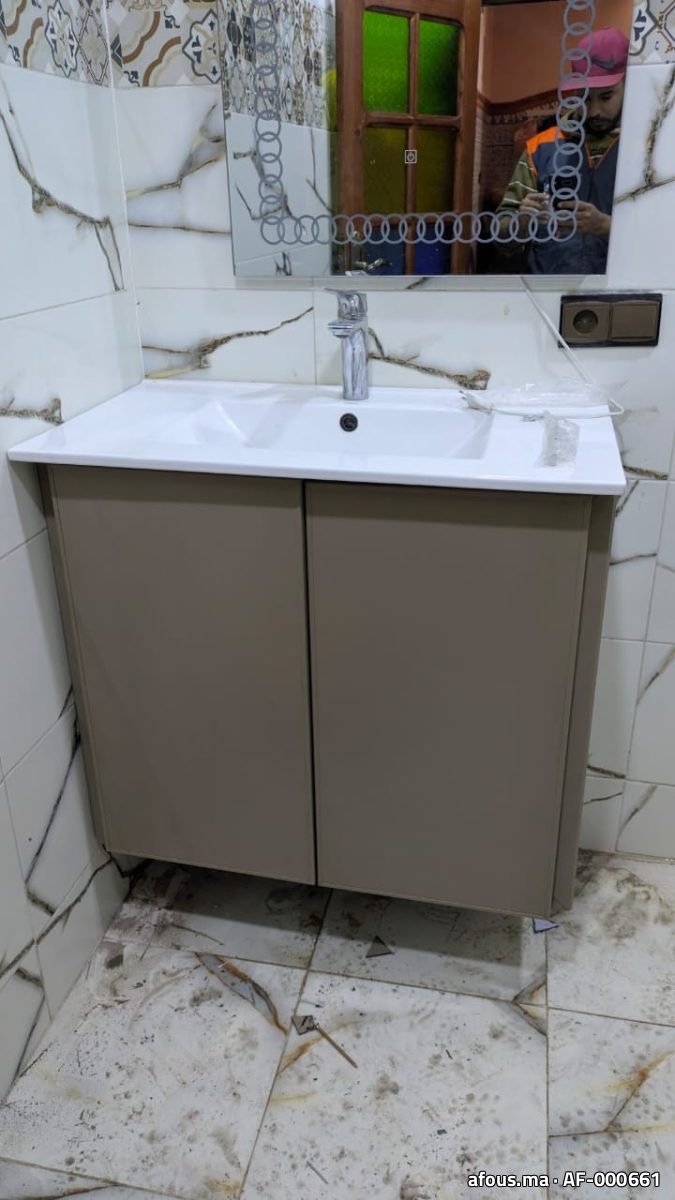 Meuble-vasque laqué taupe à vasque et miroir — Marrakech