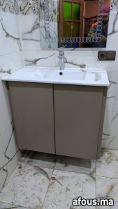 Meuble-vasque laqué taupe à vasque et miroir — Marrakech