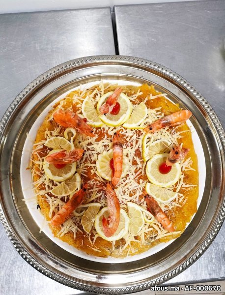Tarte salée au poisson garnie de crevettes et citron — Tanger