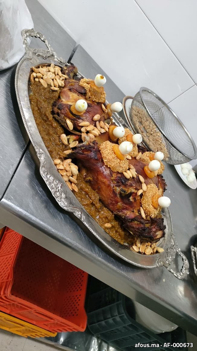 Plat d'agneau rôti sur vermicelles aux amandes — Tanger