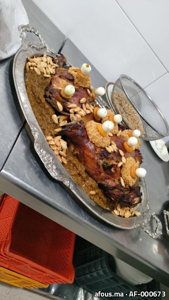 Plat d'agneau rôti sur vermicelles aux amandes — Tanger