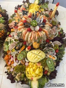 Plat de riz et fruits de mer dressé en dôme — Casablanca