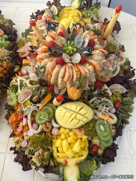 Plat de riz et fruits de mer dressé en dôme