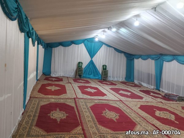 Tente de réception aux draperies turquoise — Meknès