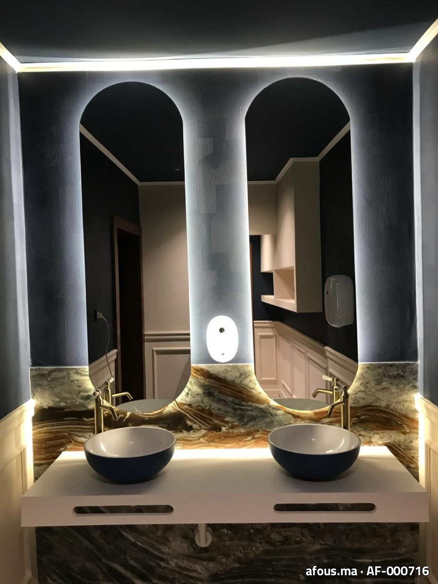 Espace lavabo à miroirs arqués rétroéclairés — Tétouan