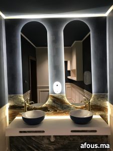 Espace lavabo à miroirs arqués rétroéclairés — Tétouan