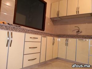 Cuisine en L laquée crème à cadre aluminium — Ouarzazate