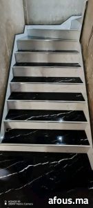 Escalier en marbre blanc et marbre noir veiné — Berkane