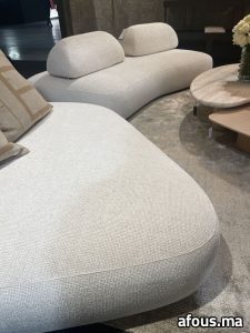 Canapés courbes en tissu crème texturé — Meknès